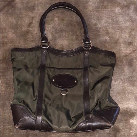 Burberry Handbags - AUTHENTIC BURBERRY TOTE